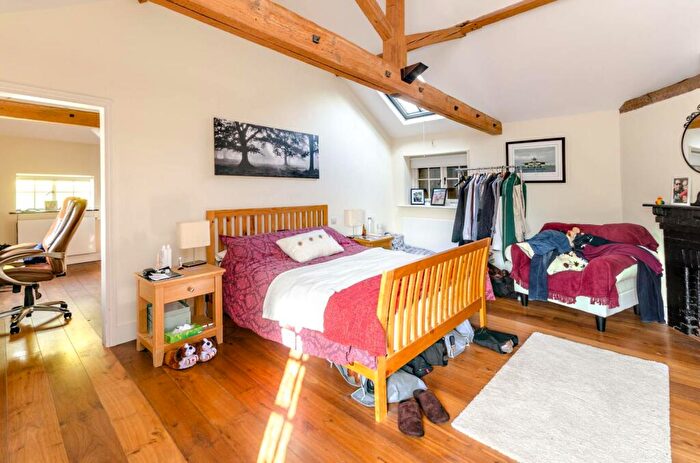 2 Bedroom Flat To Rent In Halfpenny Lane, Chilworth, Guildford, GU4