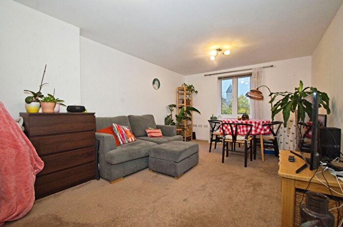 2 Bedroom Flat For Sale In Messina House, Vellacott Close, Cardiff, CF10