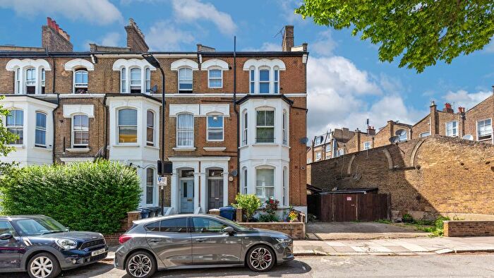 1 Bedroom Flat For Sale In Burlington Gardens, London, W3