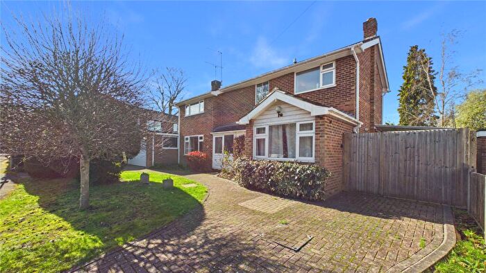 4 Bedroom Detached House For Sale In Brockenhurst Close, Horsell, Surrey, GU21