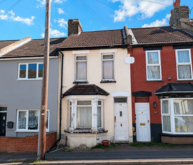 2 Bedroom Terraced House For Sale In Albany Road, Chatham, ME4