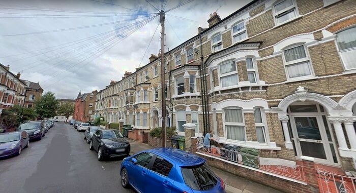 2 Bedroom Flat To Rent In Mayflower Road, Clapham North, SW9