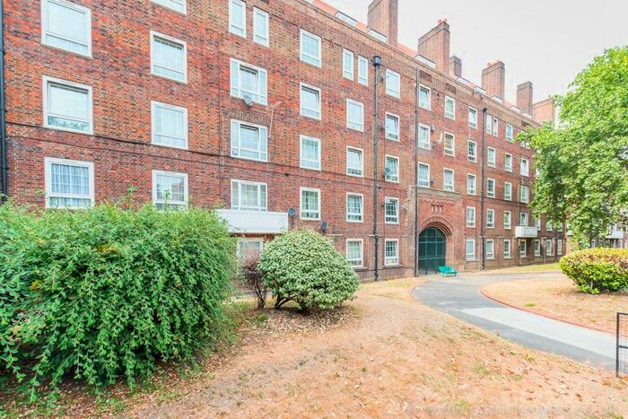 2 Bedroom Flat To Rent In Longleigh House, Peckham Road, Camberwell, London, SE5