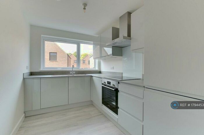 2 Bedroom Flat To Rent In Alder Lodge, London, N9