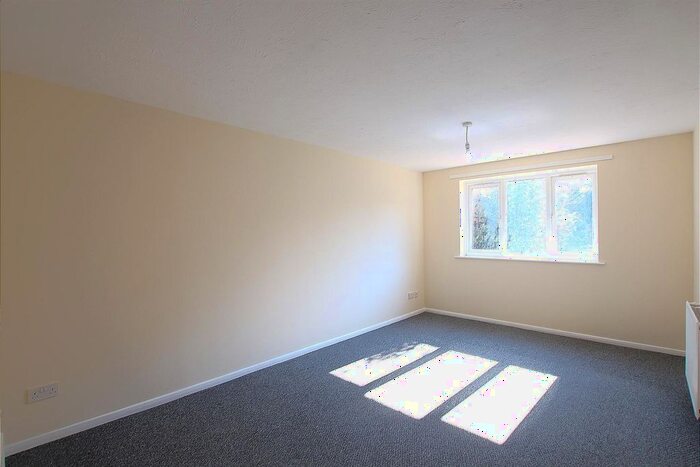 4 Bedroom Semi-Detached House To Rent In Burket Close, Norwood Green, UB2