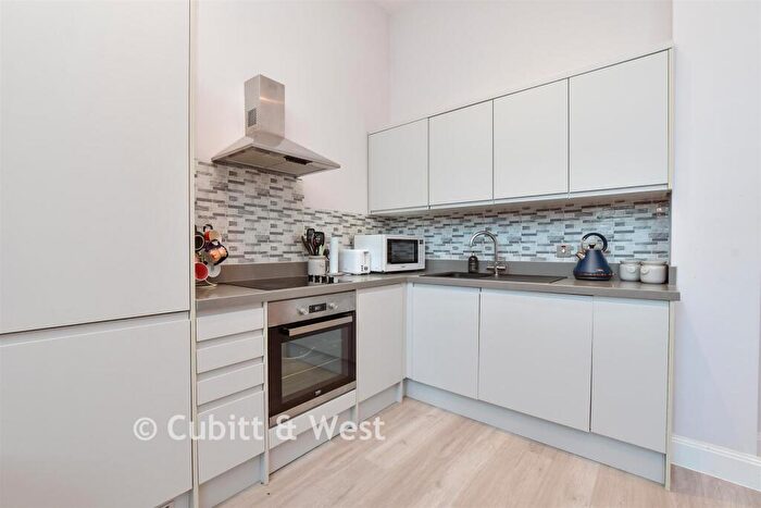 1 Bedroom Apartment For Sale In Challenge Court, Leatherhead, Surrey, KT22