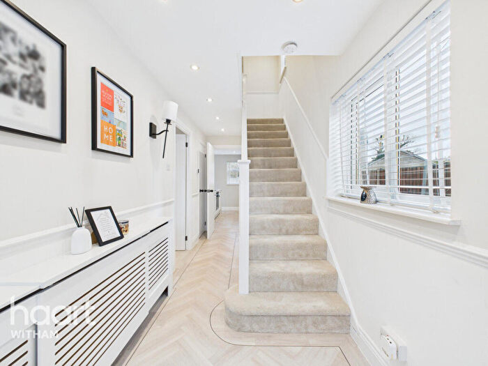 3 Bedroom Semi Detached House For Sale In Mayland Close, Heybridge, CM9