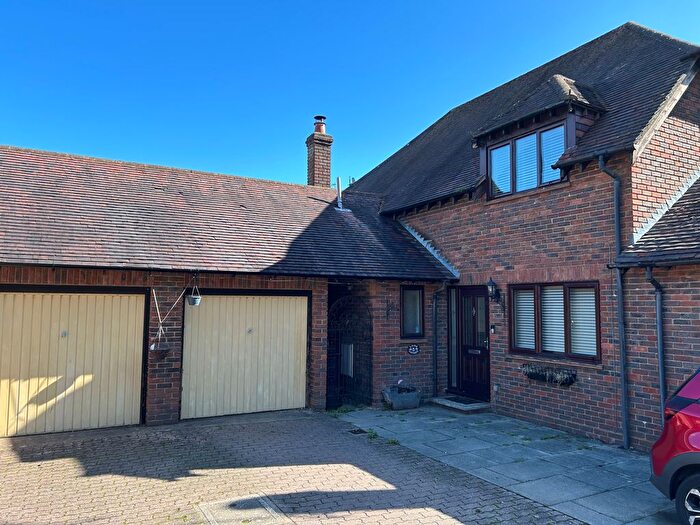 4 Bedroom Link Detached House For Sale In Church Farm Close, Dibden, SO45