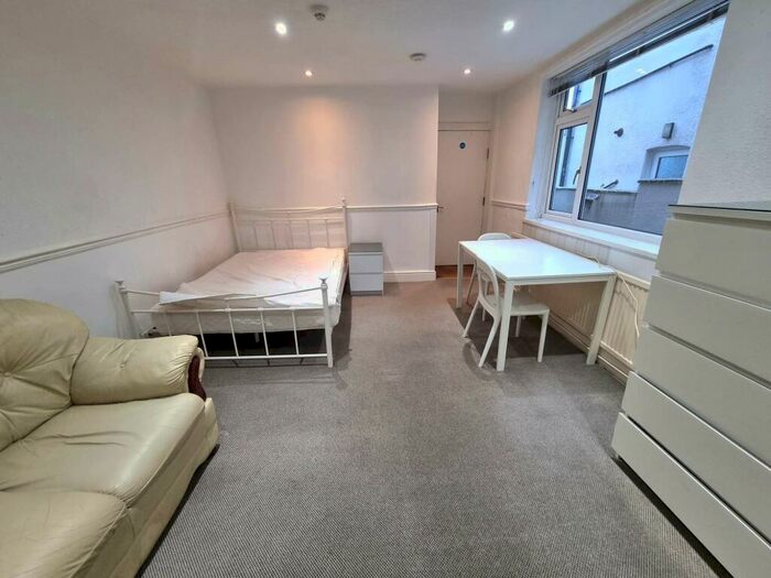 1 Bedroom Flat To Rent In Flat Marlborough Road, CF23