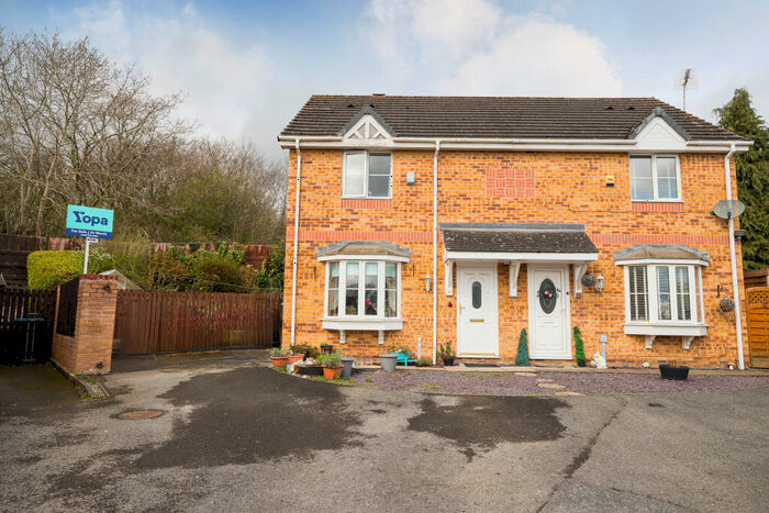 3 Bedroom Semi-Detached House For Sale In Oakleigh, Wrexham, LL14