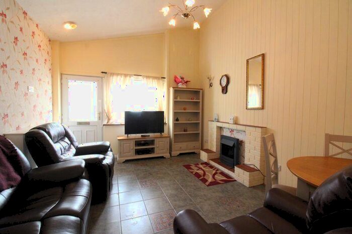 2 Bedroom Detached Bungalow For Sale In Kingswinford, Leaford Way, DY6