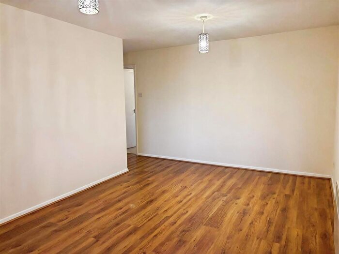 1 Bedroom Flat To Rent In Walpole Road, Burnham, SL1