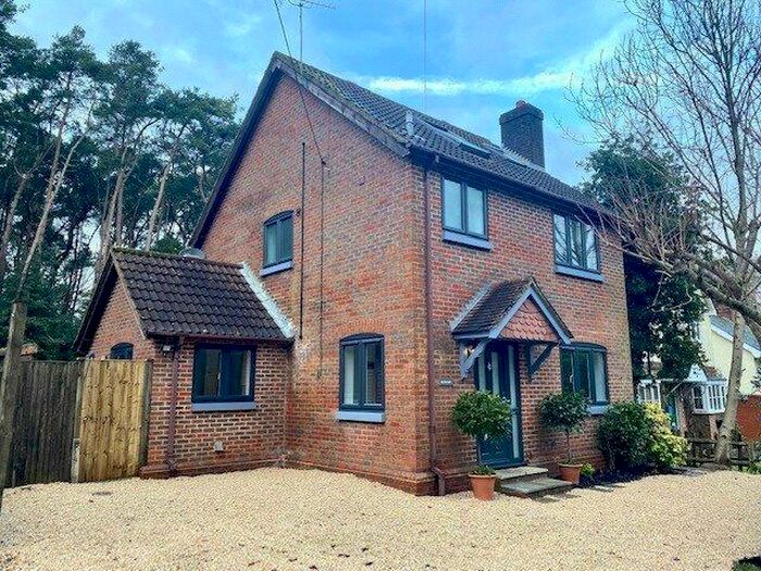 4 Bedroom Detached House To Rent In Saunders Lane, Awbridge, Romsey, Hampshire, SO51