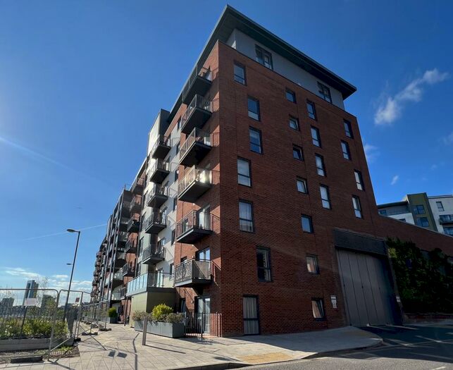 2 Bedroom Flat To Rent In John Thornycroft Road, SO19