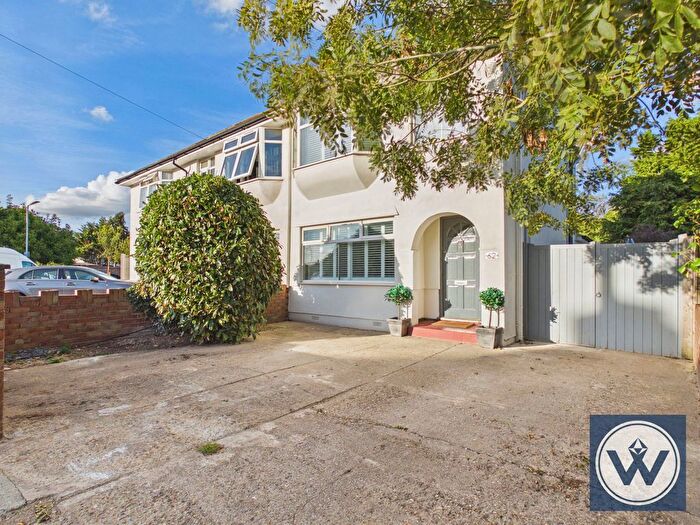 4 Bedroom Semi-Detached House For Sale In Langley Crescent, Hayes, UB3