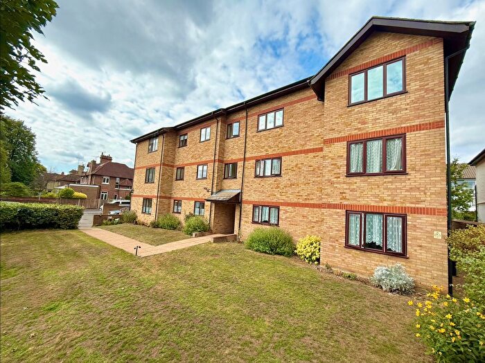 1 Bedroom Flat For Sale In Alexandra Road, Watford, WD17