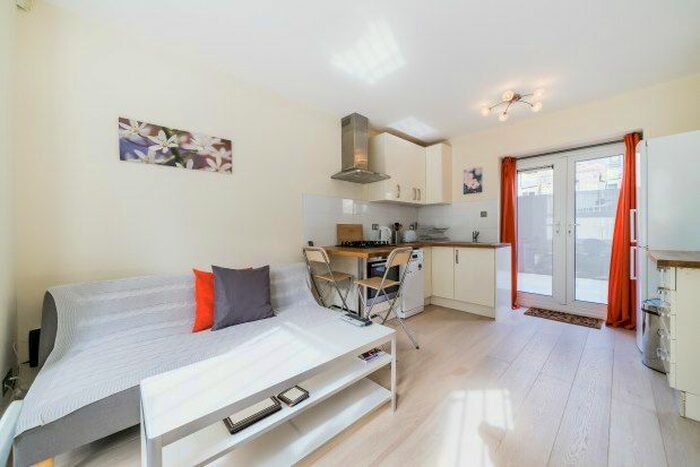 2 Bedroom Flat To Rent In Earls Court Gardens, London, SW5