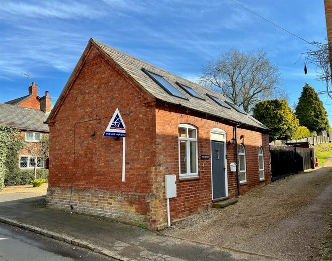 1 Bedroom Cottage For Sale In High Street, Naseby, Northampton, NN6