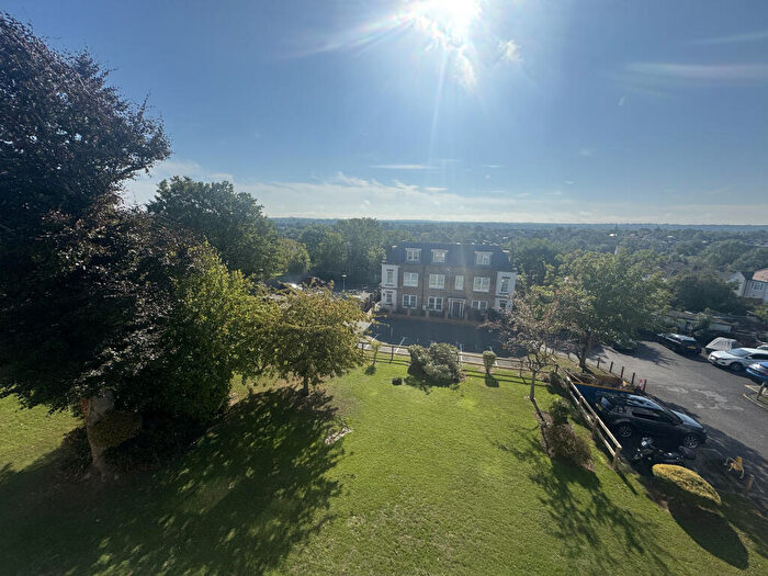 2 Bedroom Flat For Sale In Benwick Court, Croydon Road, London, SE20