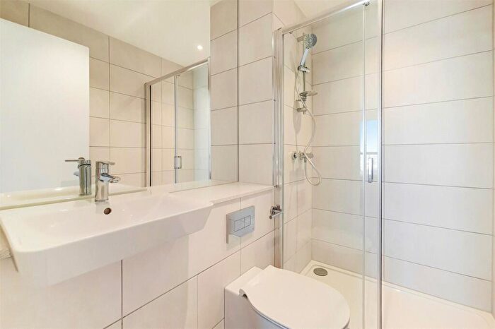 2 Bedroom Apartment To Rent In Green Street, London, NW10