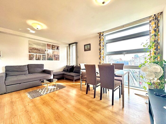 2 Bedroom Flat For Sale In Watney Street, London, E1