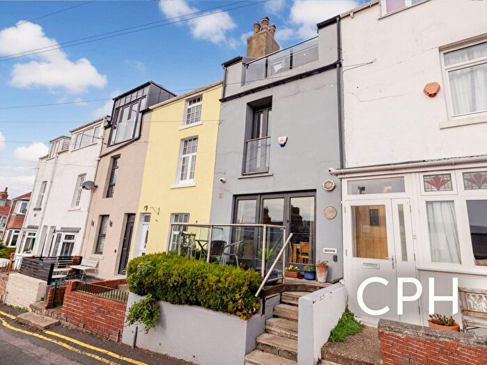 3 Bedroom Cottage For Sale In Castle Terrace, Scarborough, YO11