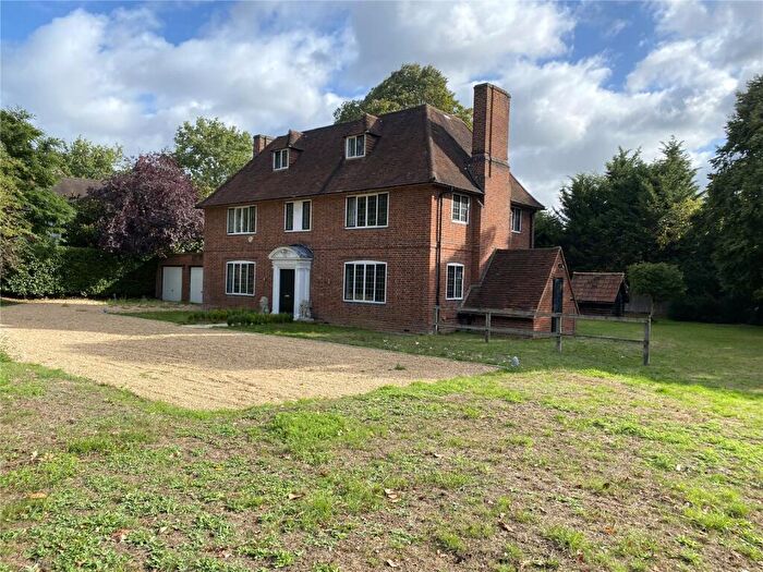 6 Bedroom Detached House For Sale In Eriswell Road, Burwood Park, KT12