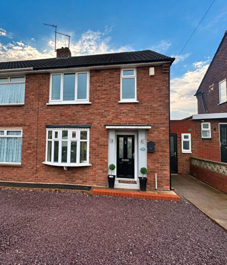 2 Bedroom Semi Detached House To Rent In Commonside, Brierley Hill, DY5