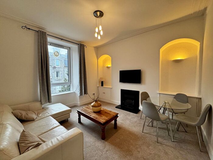 2 Bedroom Flat To Rent In Northfield Place, Aberdeen, AB25