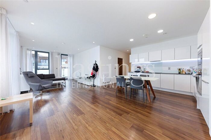 3 Bedroom Flat To Rent In Hornbeam House, Quebec Way, Canada Water, SE16