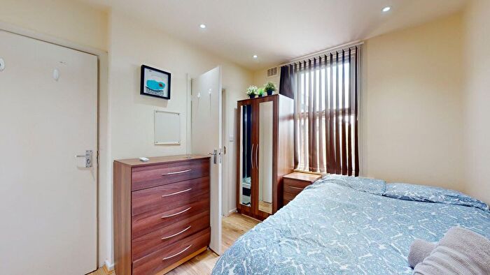 Studio To Rent In Ash Grove, London, NW2
