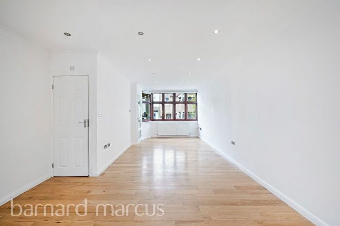 2 Bedroom End Of Terrace House For Sale In Saxon Avenue, Feltham, TW13