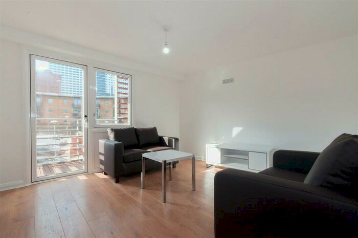 2 Bedroom Apartment To Rent In North Crescent, Leeds City Centre, LS2