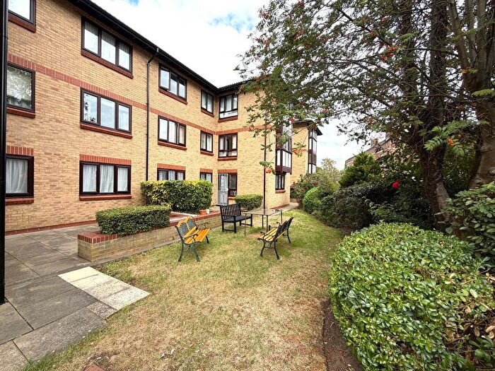 2 Bedroom Flat For Sale In Back Street, Biggleswade, SG18