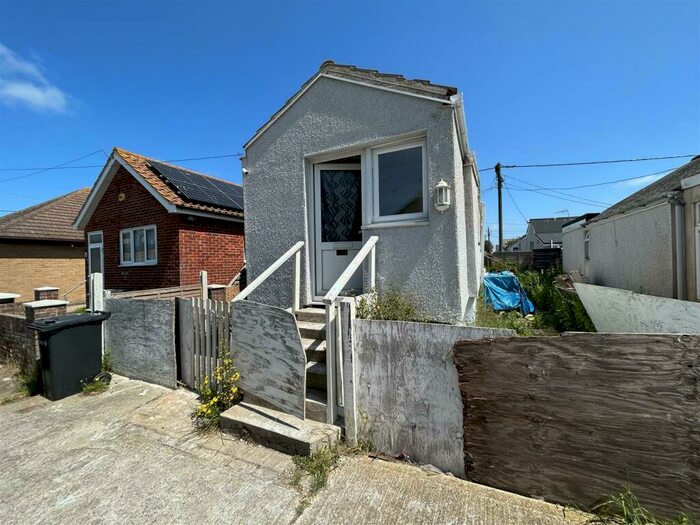2 Bedroom Detached Bungalow To Rent In Vauxhall Avenue, Jaywick, Clacton-On-Sea, CO15