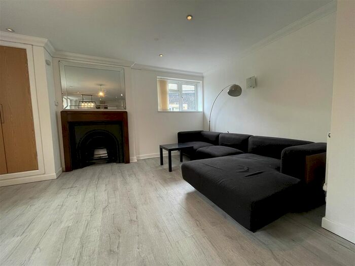 3 Bedroom Flat To Rent In Richmond Road, Cardiff, CF24