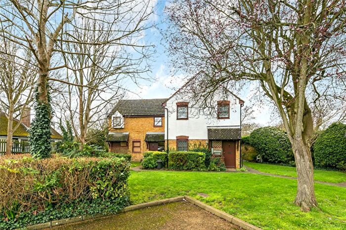 1 Bedroom Detached House For Sale In Tulip Close, Hampton, TW12