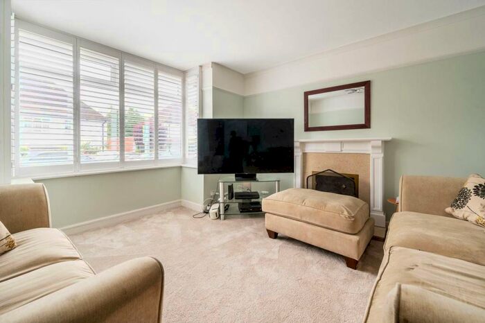 3 Bedroom Detached House To Rent In Weston Road, Stoughton, Guildford, GU2