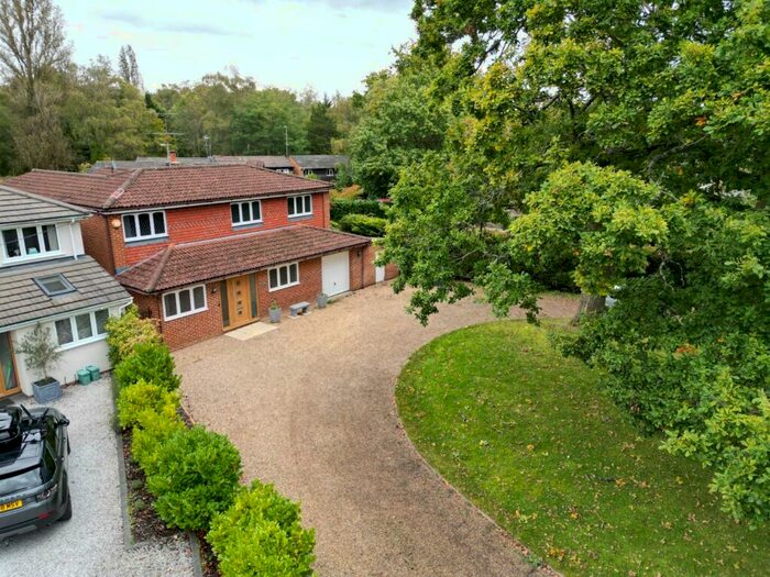 5 Bedroom Detached House To Rent In Chertsey, Surrey, KT16