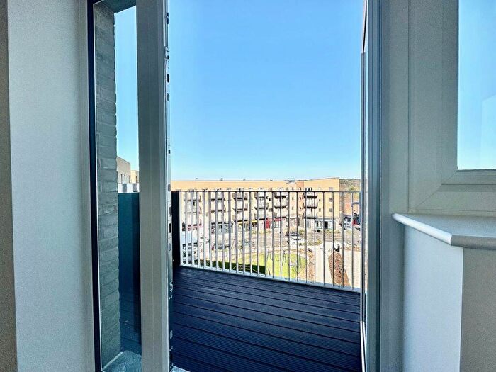 2 Bedroom Apartment To Rent In High View, Hatfield, AL10