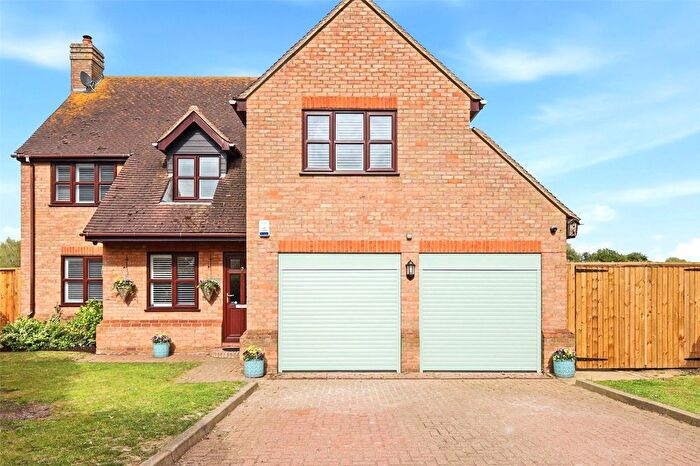 5 Bedroom Detached House For Sale In Home Farm Close, Great Wakering, Essex, SS3