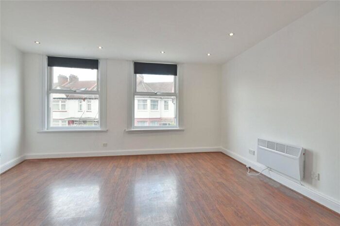 Studio To Rent In Pellatt Grove, Wood Green, N22