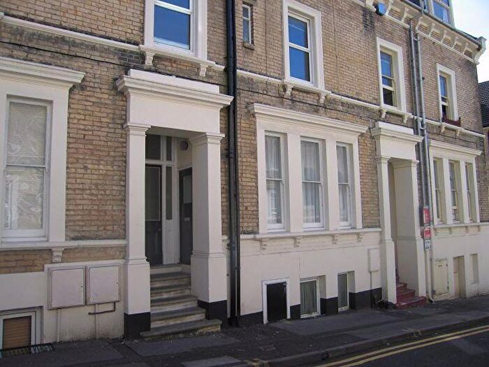 1 Bedroom Flat To Rent In Verulam Place, Bournemouth, BH1