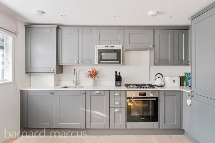 1 Bedroom Flat For Sale In Station Road, Dorking, RH4