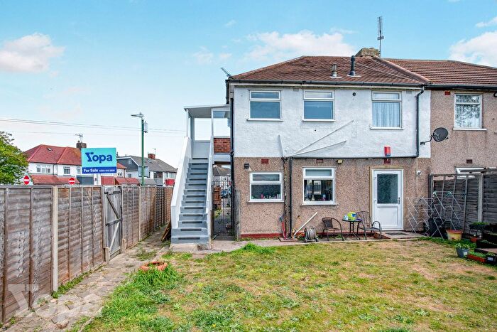 2 Bedroom Maisonette For Sale In Holmleigh Avenue, Dartford, DA1