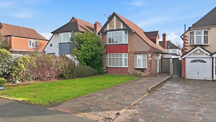 3 Bedroom Detached House For Sale In Malden Way, London, KT3