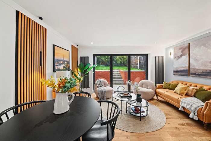 2 Bedroom Flat For Sale In Coles Green Road, NW2