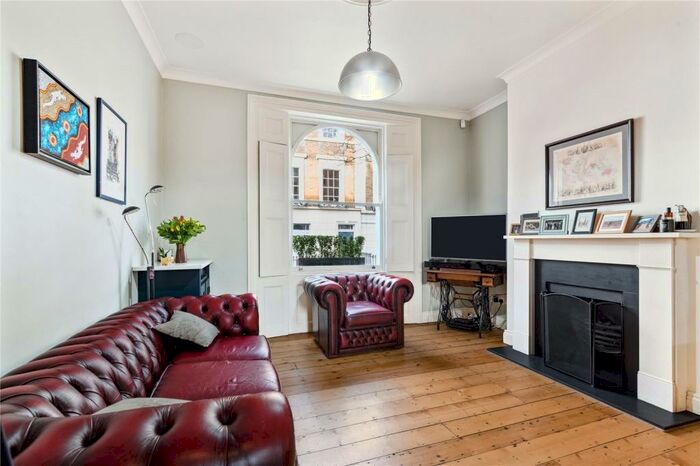 2 Bedroom Flat To Rent In Richmond Avenue, London, N1