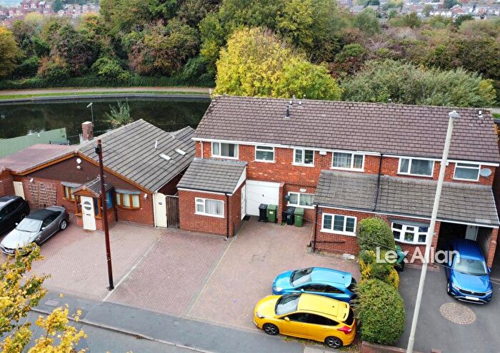 3 Bedroom End Of Terrace House For Sale In Brierley Hill Road, Brierley Hill, DY5
