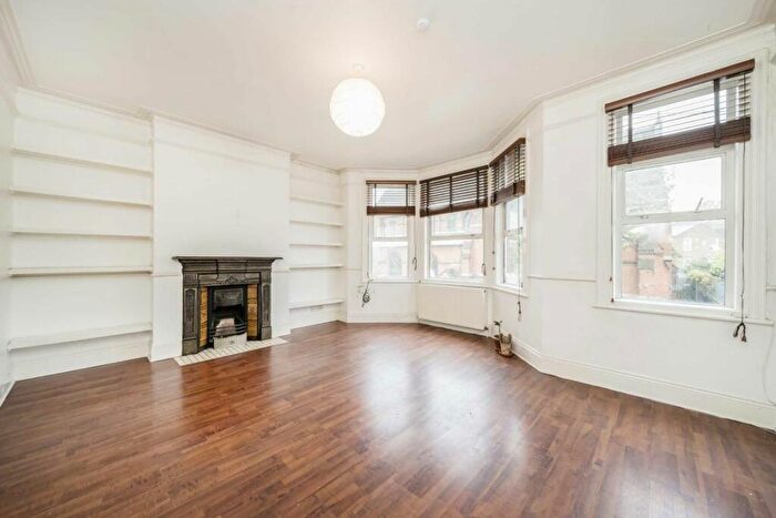 2 Bedroom Flat To Rent In Bathurst Gardens, Kensal Rise, NW10